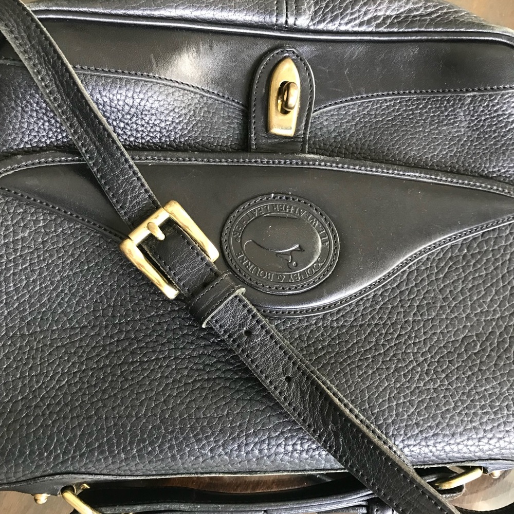 Vintage Dooney & Bourkey crossbody bag.